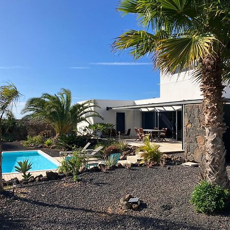 Majanicho Rock - Villa With Heated Pool Lajares Exterior photo