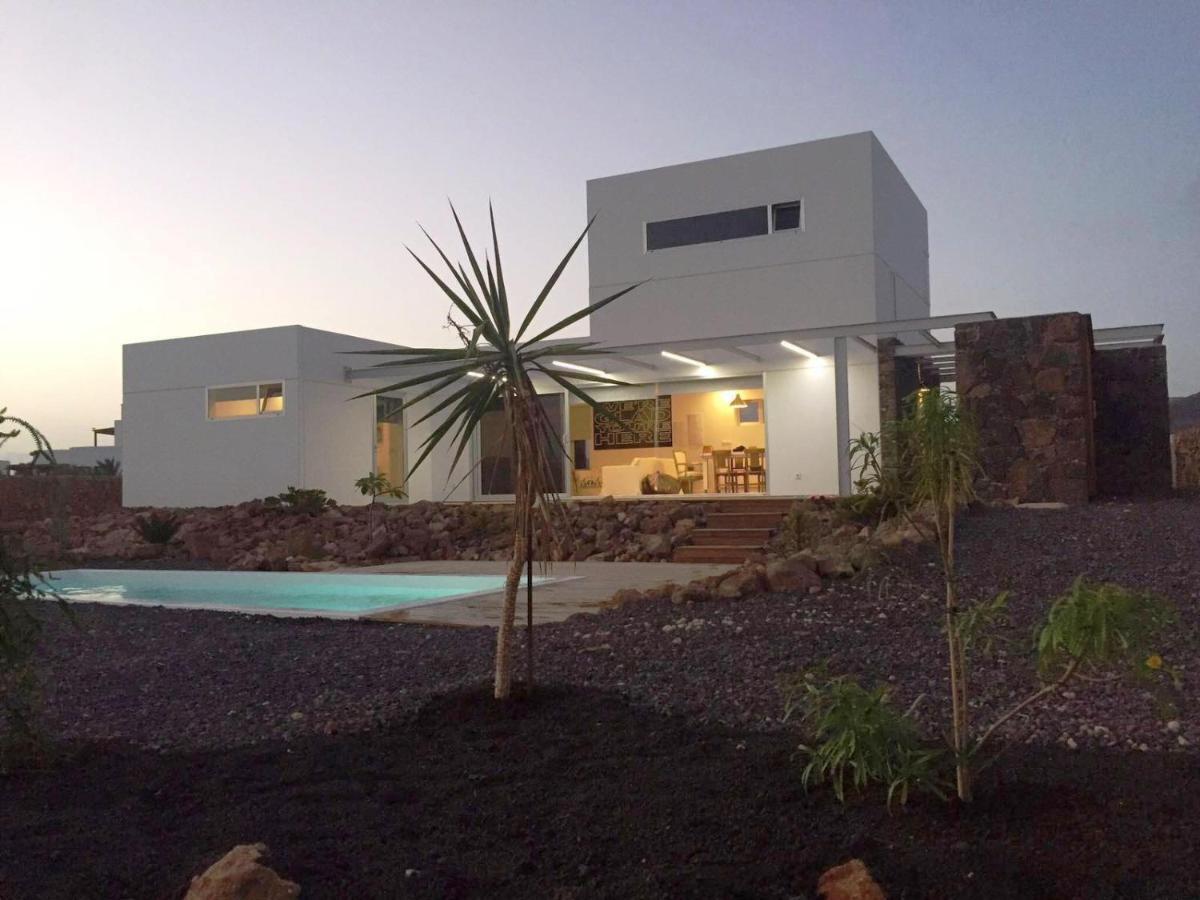 Majanicho Rock - Villa With Heated Pool Lajares Exterior photo